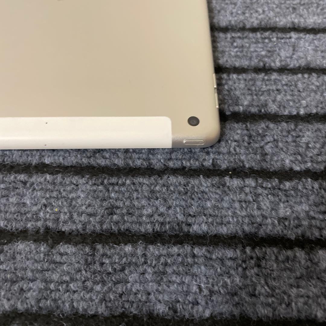 94 iPad 8世代 32GB SIMフリー シルバー