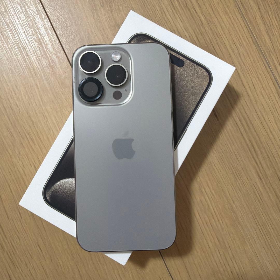 も*り様 Apple iPhone 15Pro本体 83%