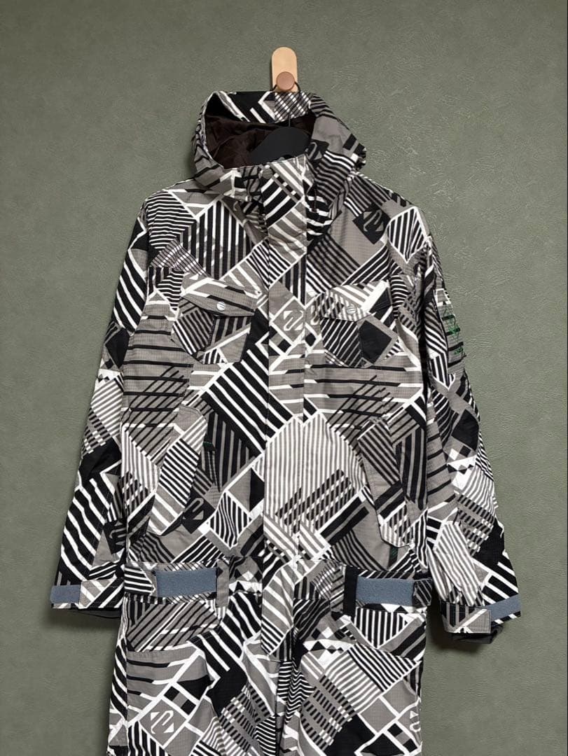 【美品】 ESTIVOエスティボ　スノーボードウェア　つなぎ　ジャンプスーツ　M