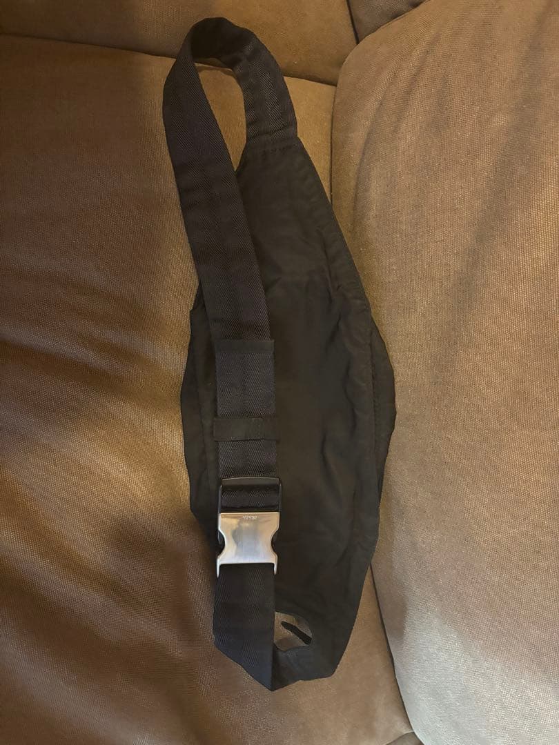 【極美品✨】プラダ ボディバッグ テスートナイロン 三角ロゴ 黒 V210