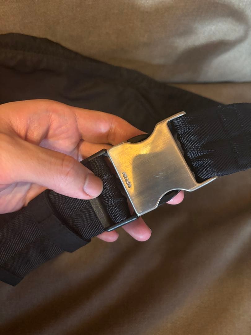 【極美品✨】プラダ ボディバッグ テスートナイロン 三角ロゴ 黒 V210