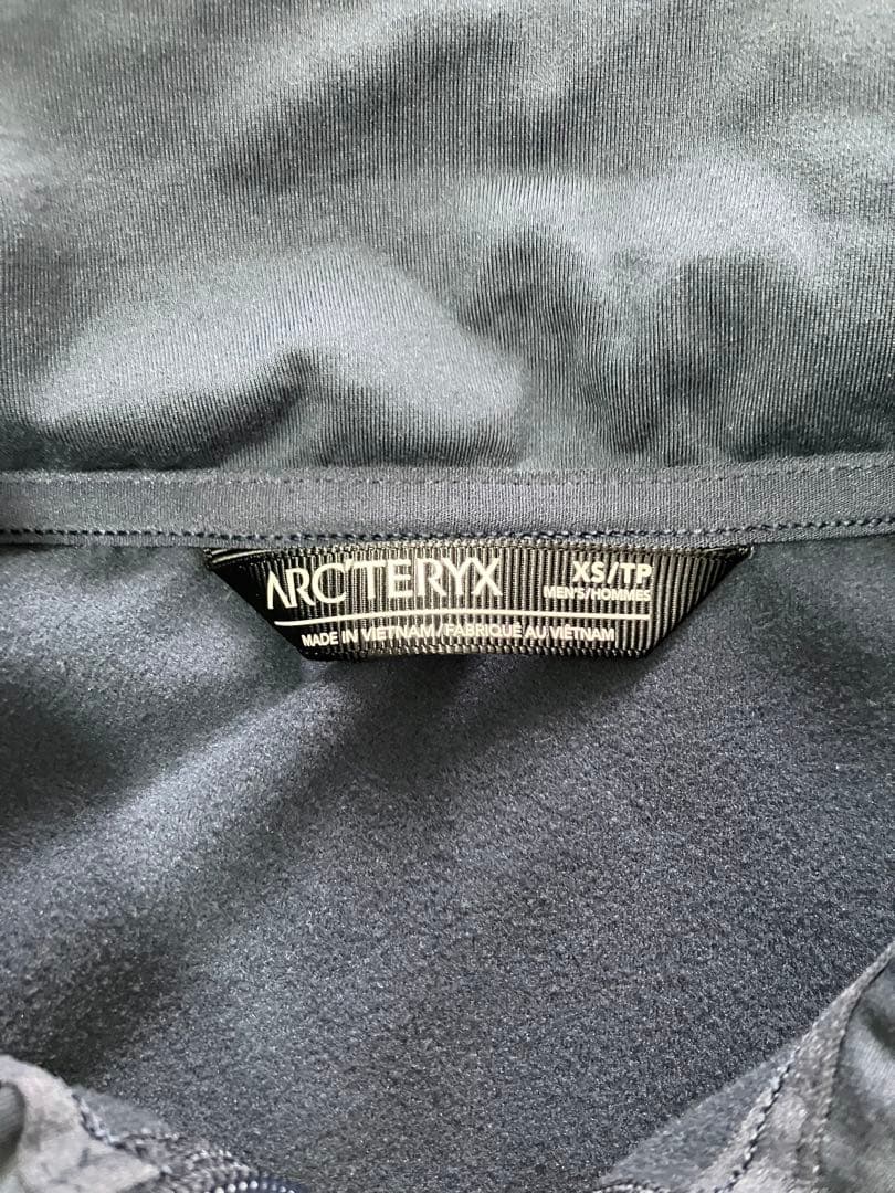 アークテリクス　カイヤナイトライトウエイトジャケット　ブラックサファイア　XS