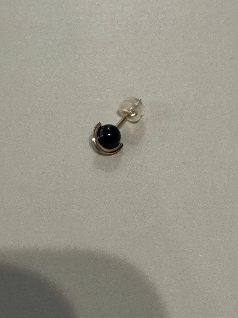 Hirotaka Mini Beluga オニキスピアス