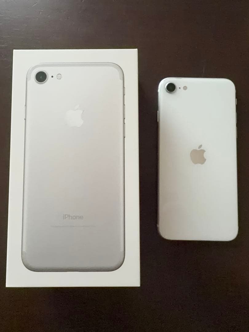 Apple iPhoneSE第二世代　【起動確認済み】ホワイト 本体
