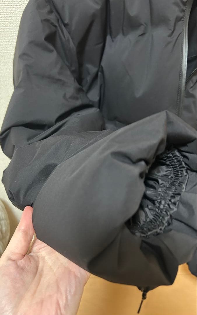 2025年新作 ユニクロ シームレスダウンパーカー M ブラック