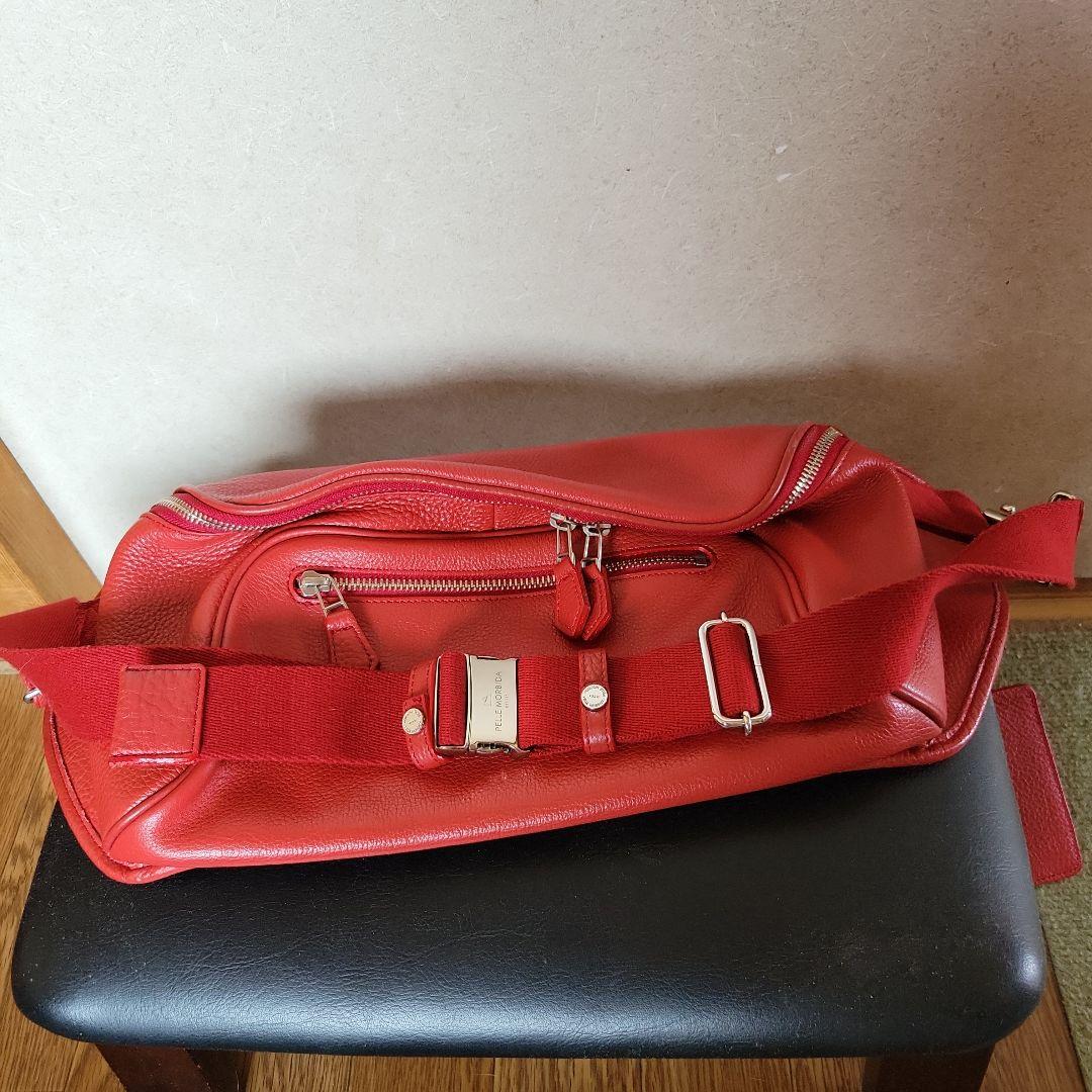 Pelle Morbida レッド ボディバッグ