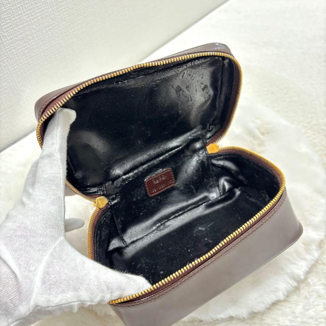 良品　グッチ　バニティバッグ　メイクバッグ　収納　エナメル　ロゴ　ブラウン