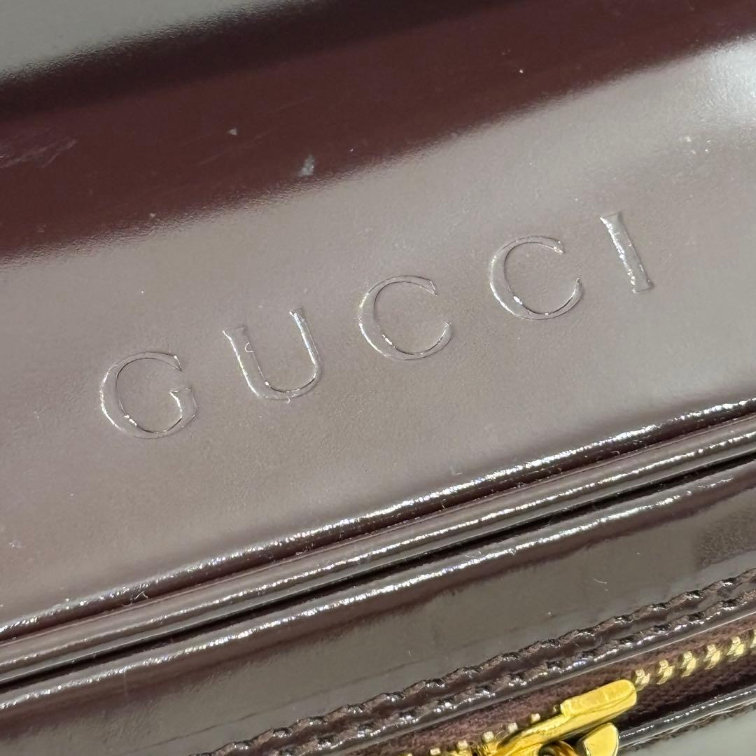 良品　グッチ　バニティバッグ　メイクバッグ　収納　エナメル　ロゴ　ブラウン