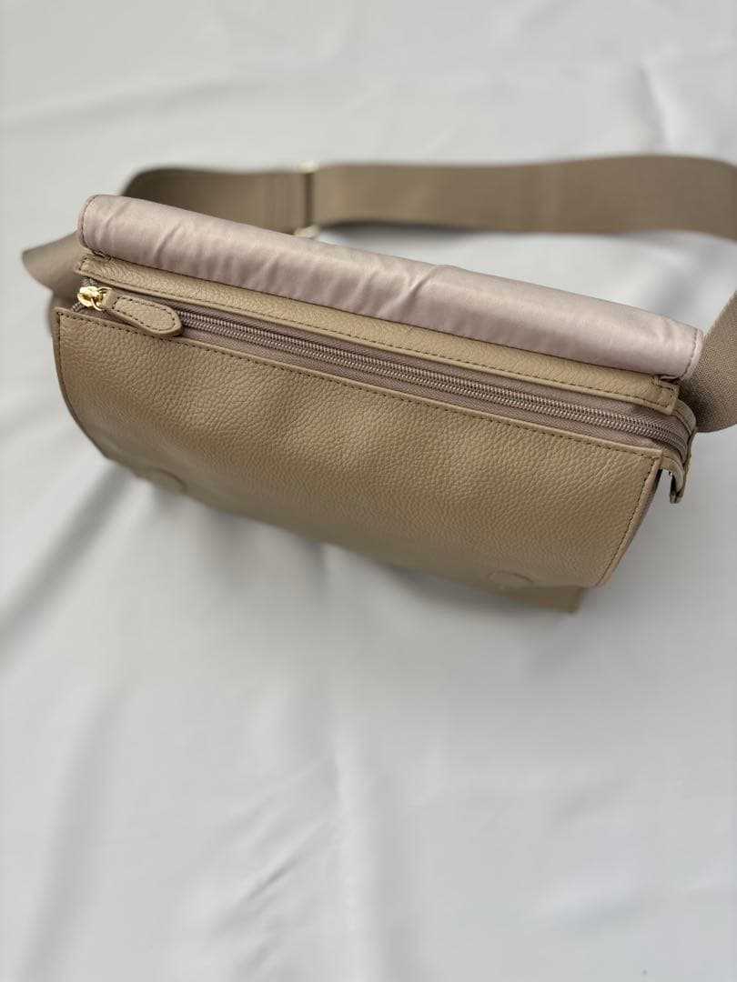 【美品 】ear PAPILLONNER ワイドテープ ショルダーバッグ レザー