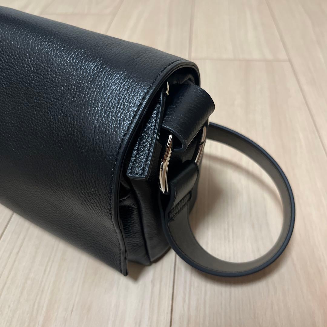 ビアズリー　レザーボディバッグ