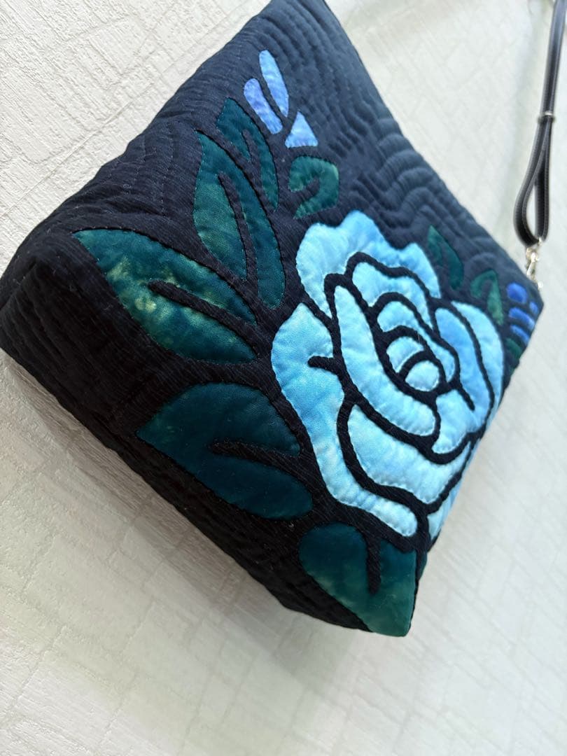 hiroハワイアンキルト　ショルダーバッグ　　バラ　ブルー