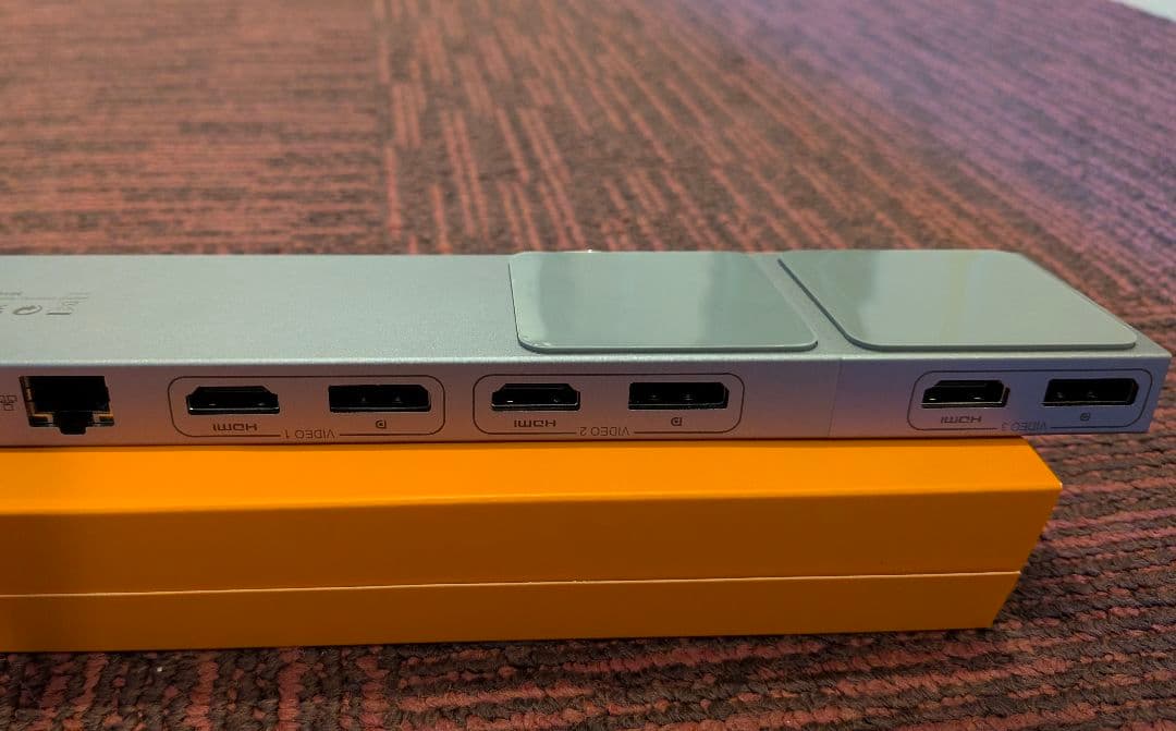 MacBook Pro Hyper 4K ドッキングステーション 15ポート