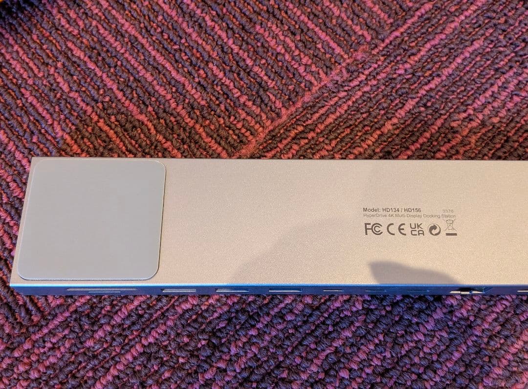 MacBook Pro Hyper 4K ドッキングステーション 15ポート