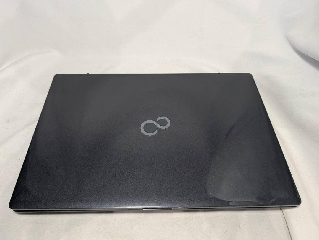 富士通 AH53/B3 第8世代 i7/8GB/SSD256GB/Win11