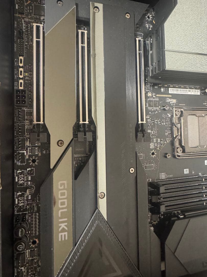 MSI MEG X670E GODLIKE マザーボード