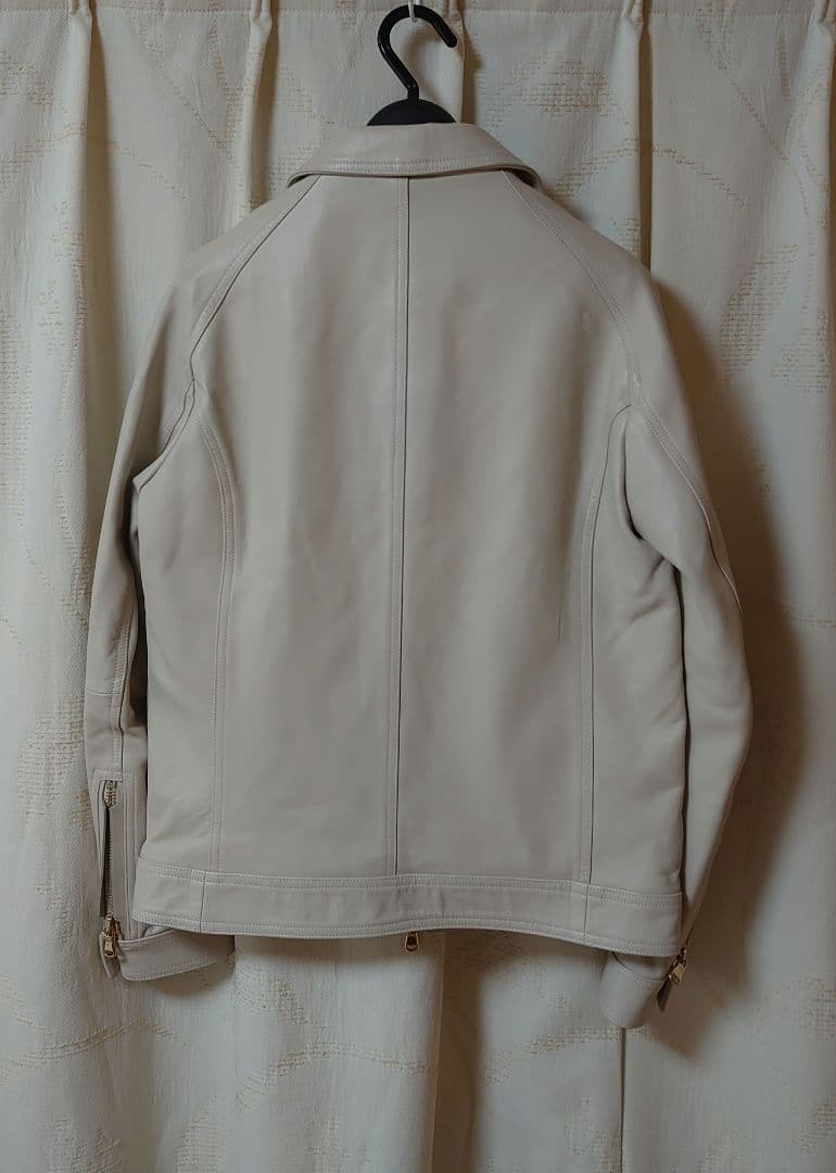 エンメティ GIACOMO 46 襟付き グレージュ ゴールド ナッパ レザー