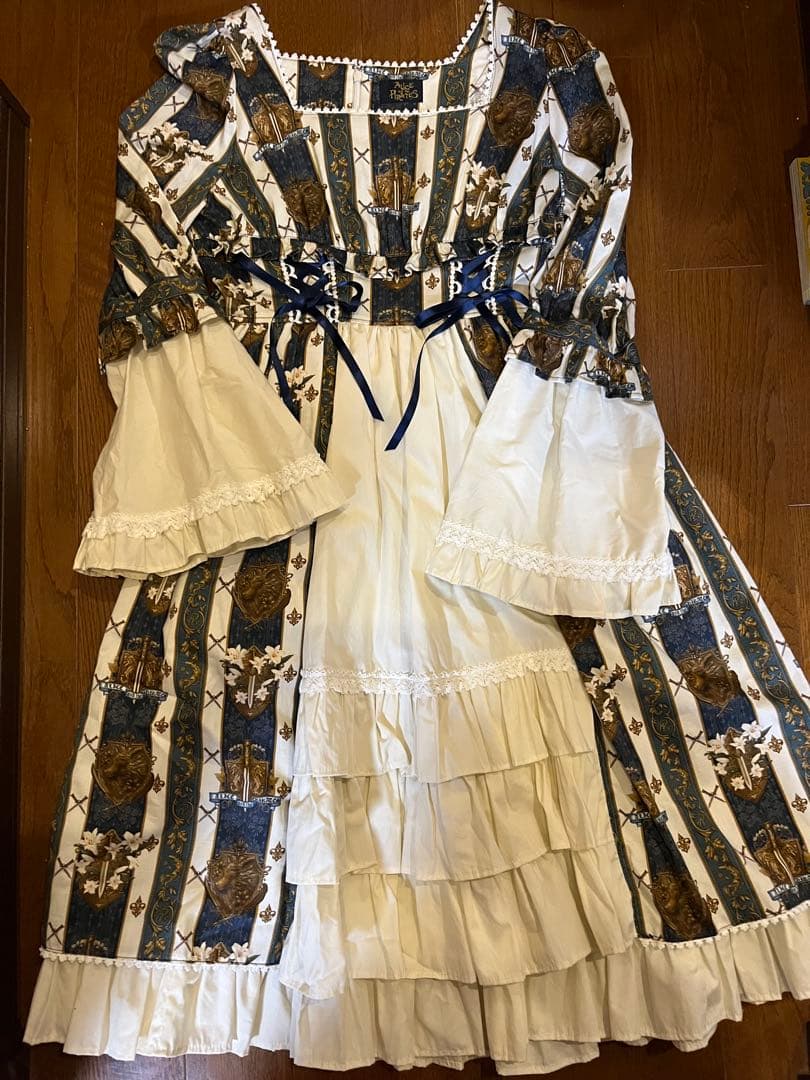 ゴスロリドレス ストライプ柄 フレアスリーブ