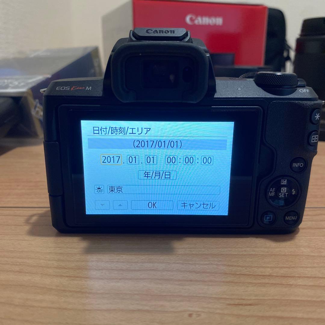 みやCanon EOS Kiss M ダブルズームキット ブラック