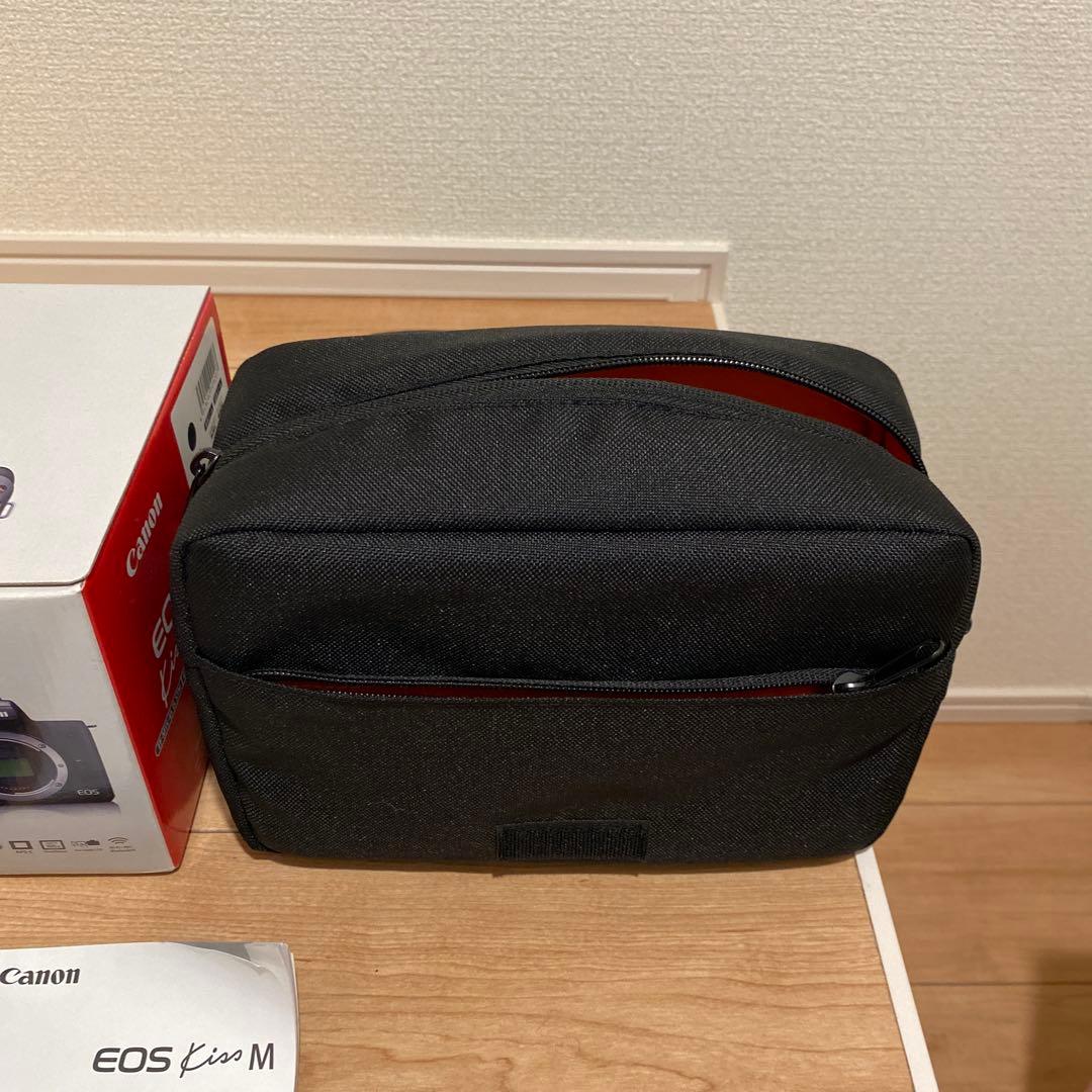 みやCanon EOS Kiss M ダブルズームキット ブラック