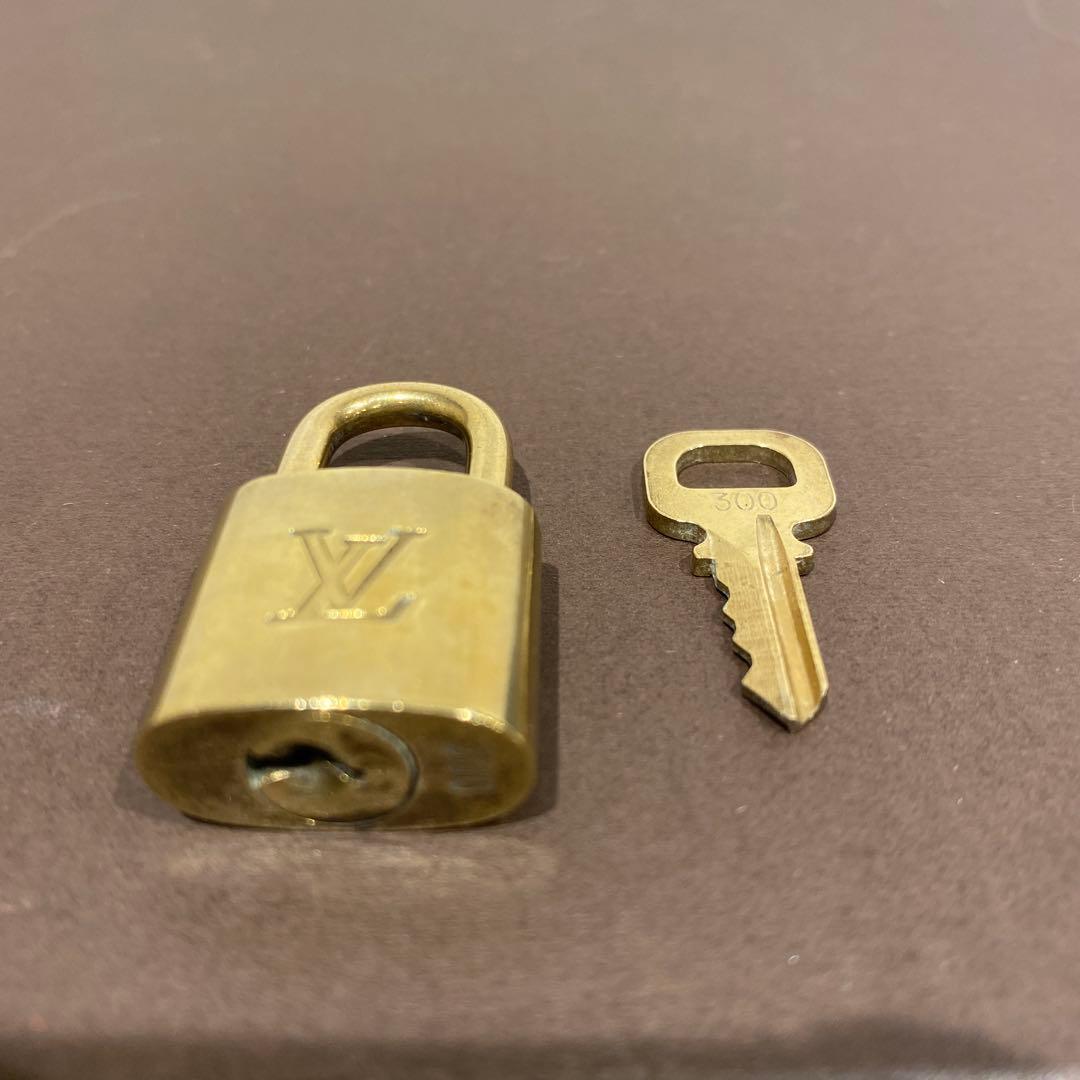 L00116　　ルイヴィトン　パドロック　カデナ　南京錠　鍵