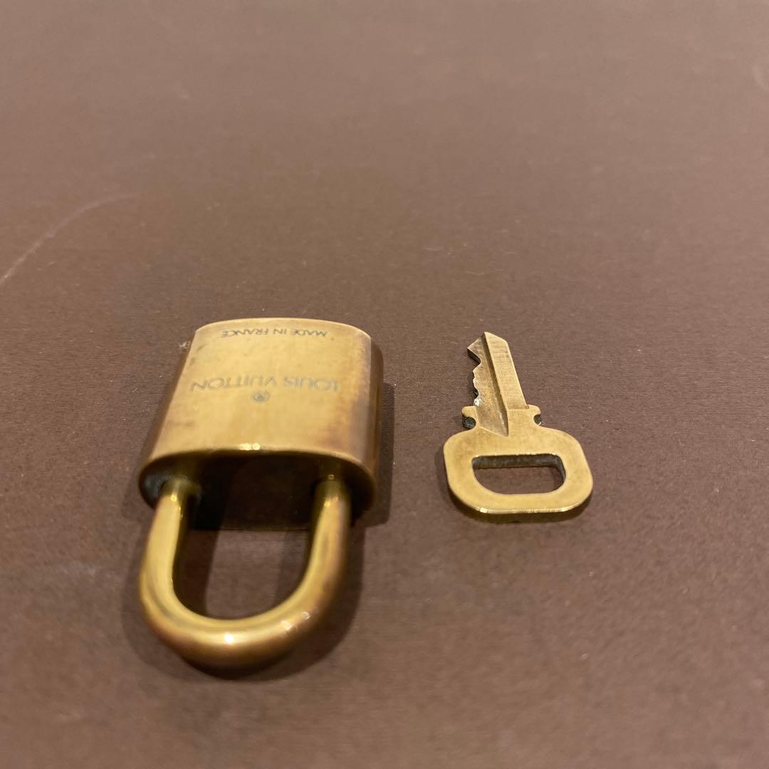 L00116　　ルイヴィトン　パドロック　カデナ　南京錠　鍵