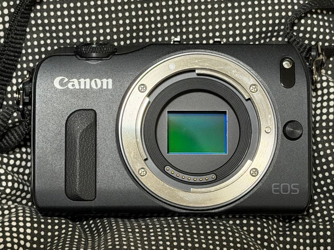 Canon EOS M ミラーレスカメラ 18-55mmレンズ付き