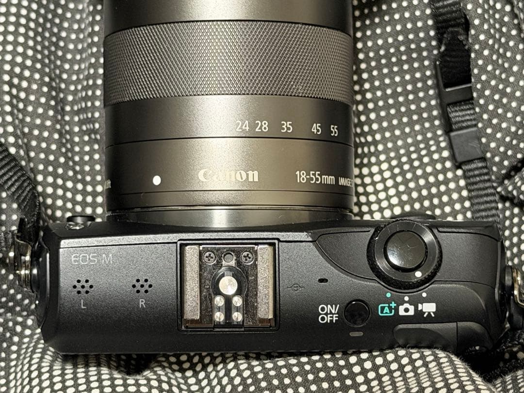 Canon EOS M ミラーレスカメラ 18-55mmレンズ付き