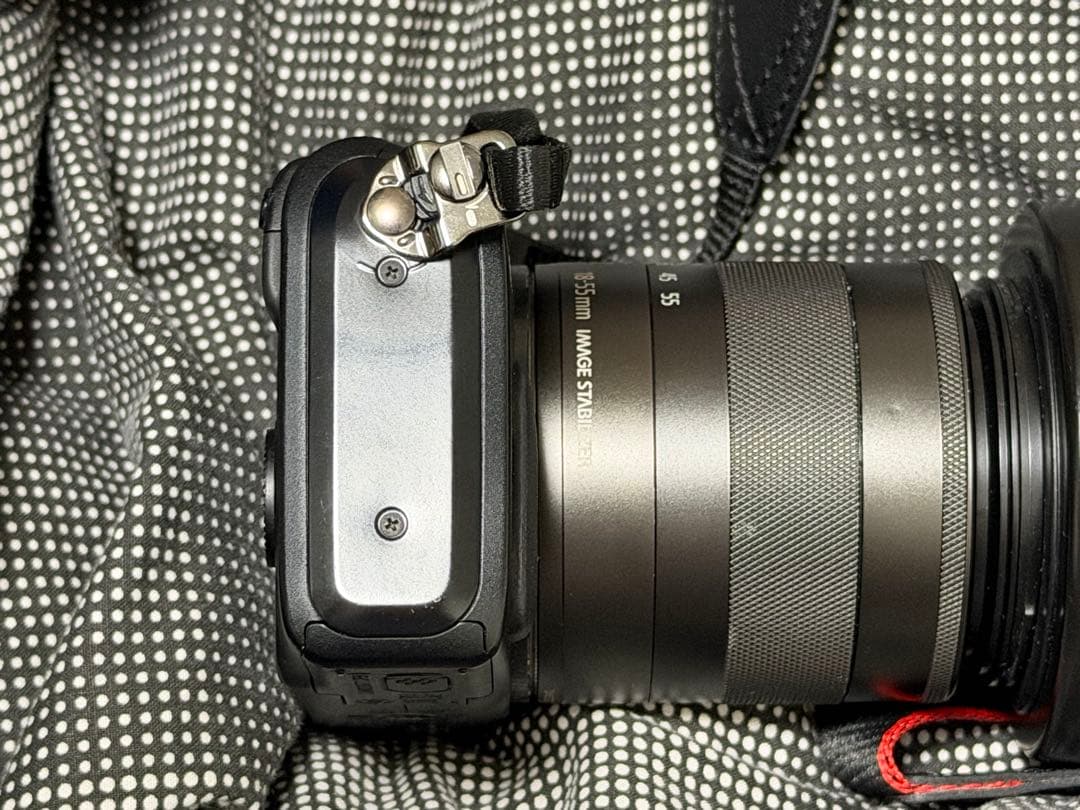 Canon EOS M ミラーレスカメラ 18-55mmレンズ付き