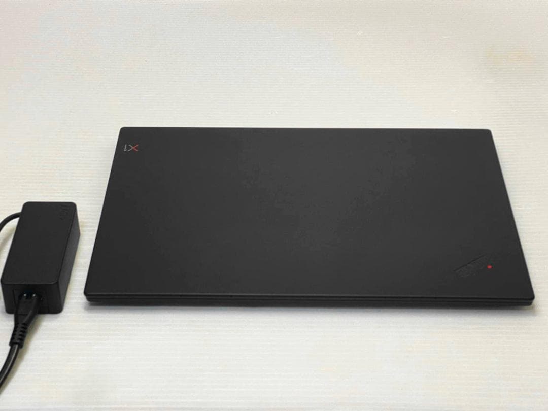 ほぼ新品 使用26h 第8世代Core i7 X1 Carbon Gen7