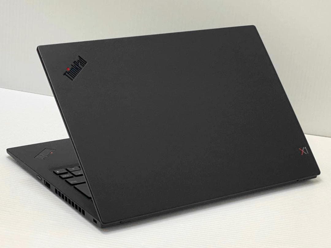 ほぼ新品 使用26h 第8世代Core i7 X1 Carbon Gen7