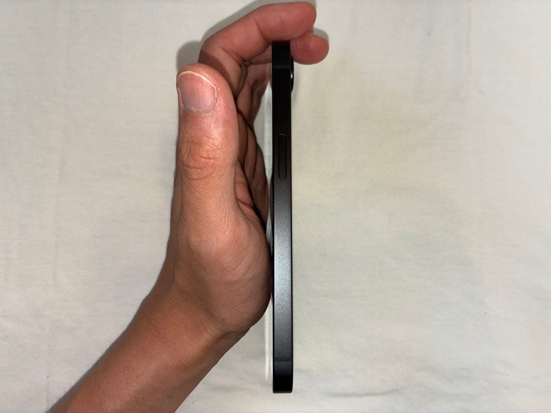 極美品 iPhone 16e 128GB ブラック 付属品完備