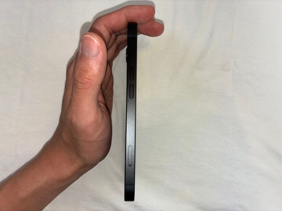 極美品 iPhone 16e 128GB ブラック 付属品完備