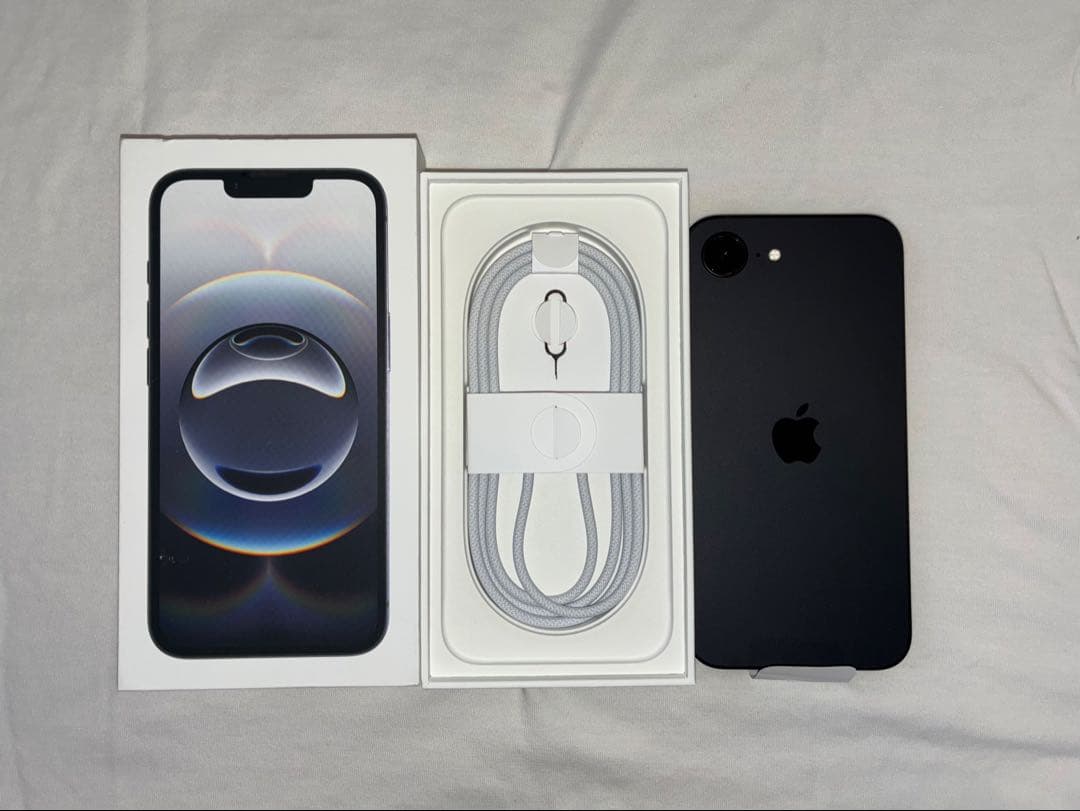 極美品 iPhone 16e 128GB ブラック 付属品完備