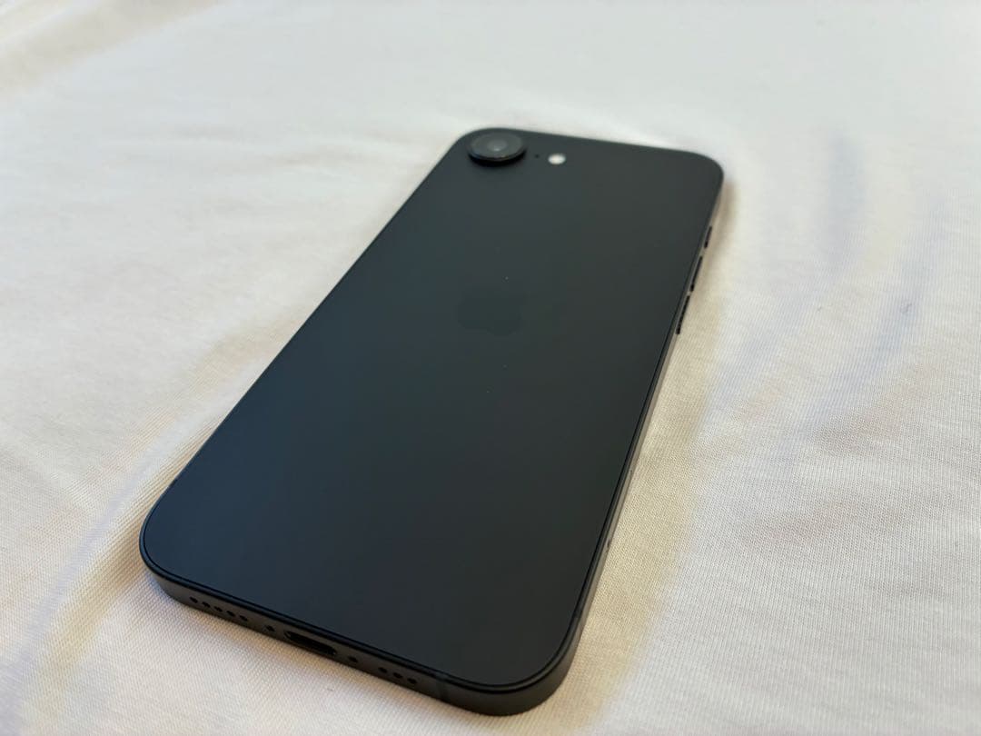 極美品 iPhone 16e 128GB ブラック 付属品完備