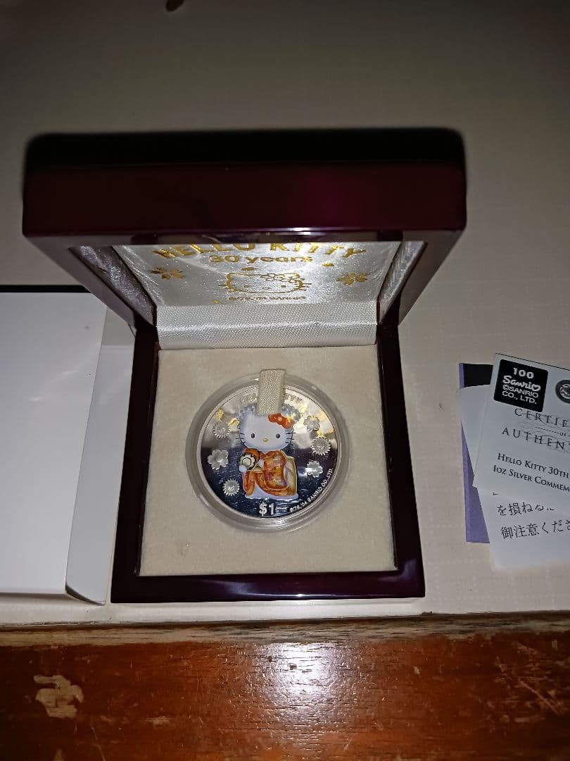 HELLO KITTY 30years 　1オンス銀貨