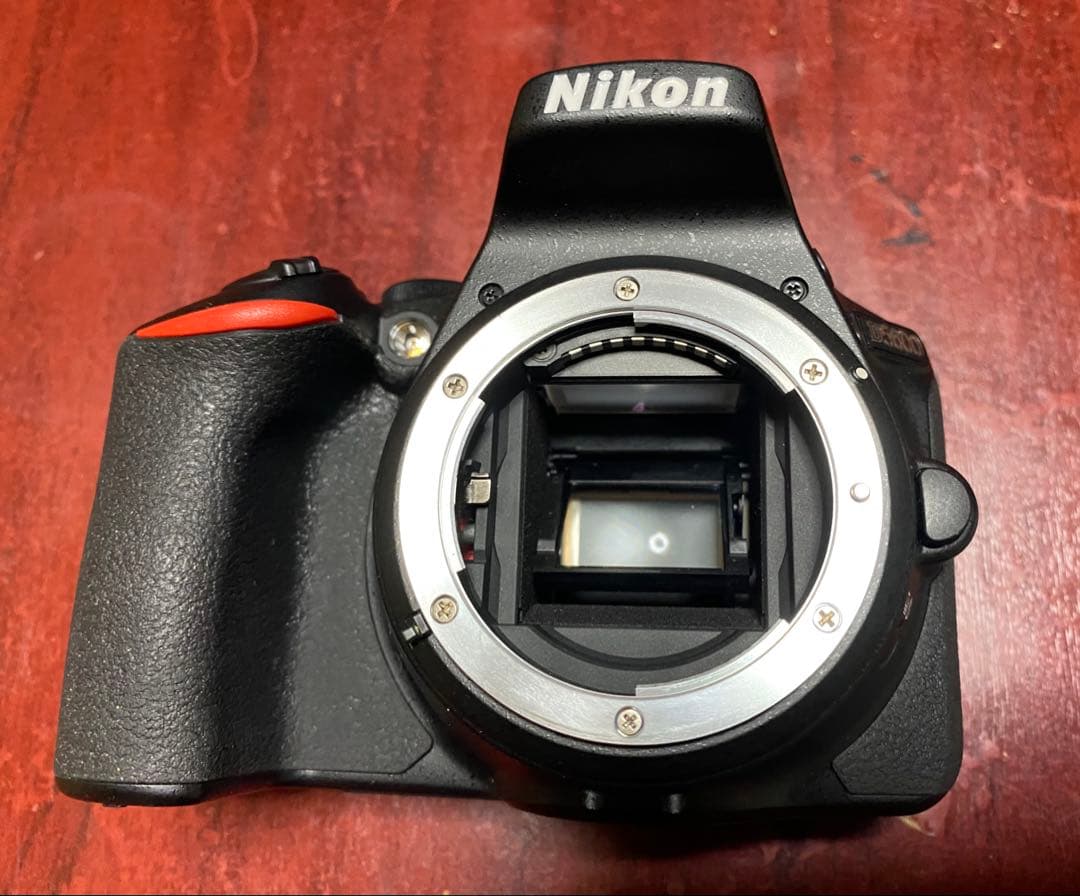 ショット数840枚ニコン Nikon D5600 AF-Pダブルズームキット