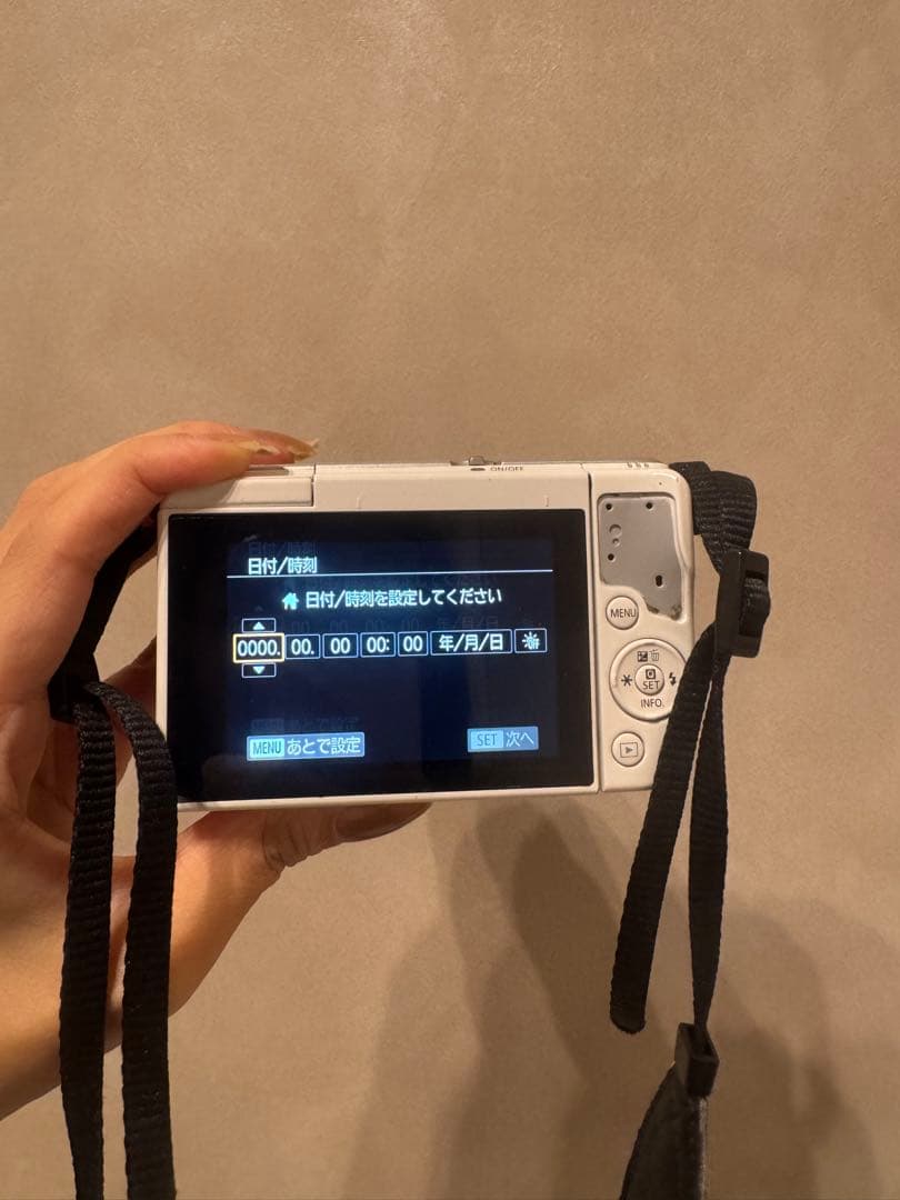 【美品*付属品付き】canon EOS M10ミラーレスカメラ