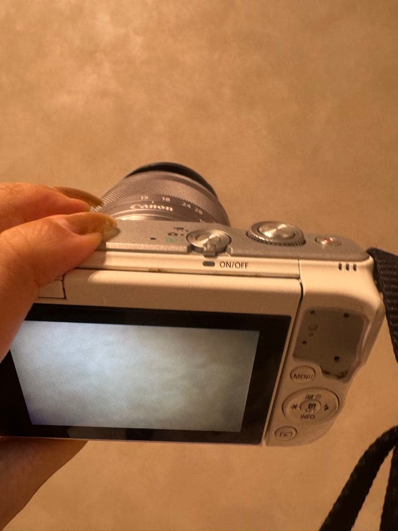 【美品*付属品付き】canon EOS M10ミラーレスカメラ