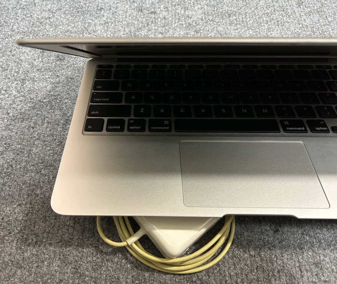 MacBook Air 2015 1.6Ghz 128Gb 11インチ USキー