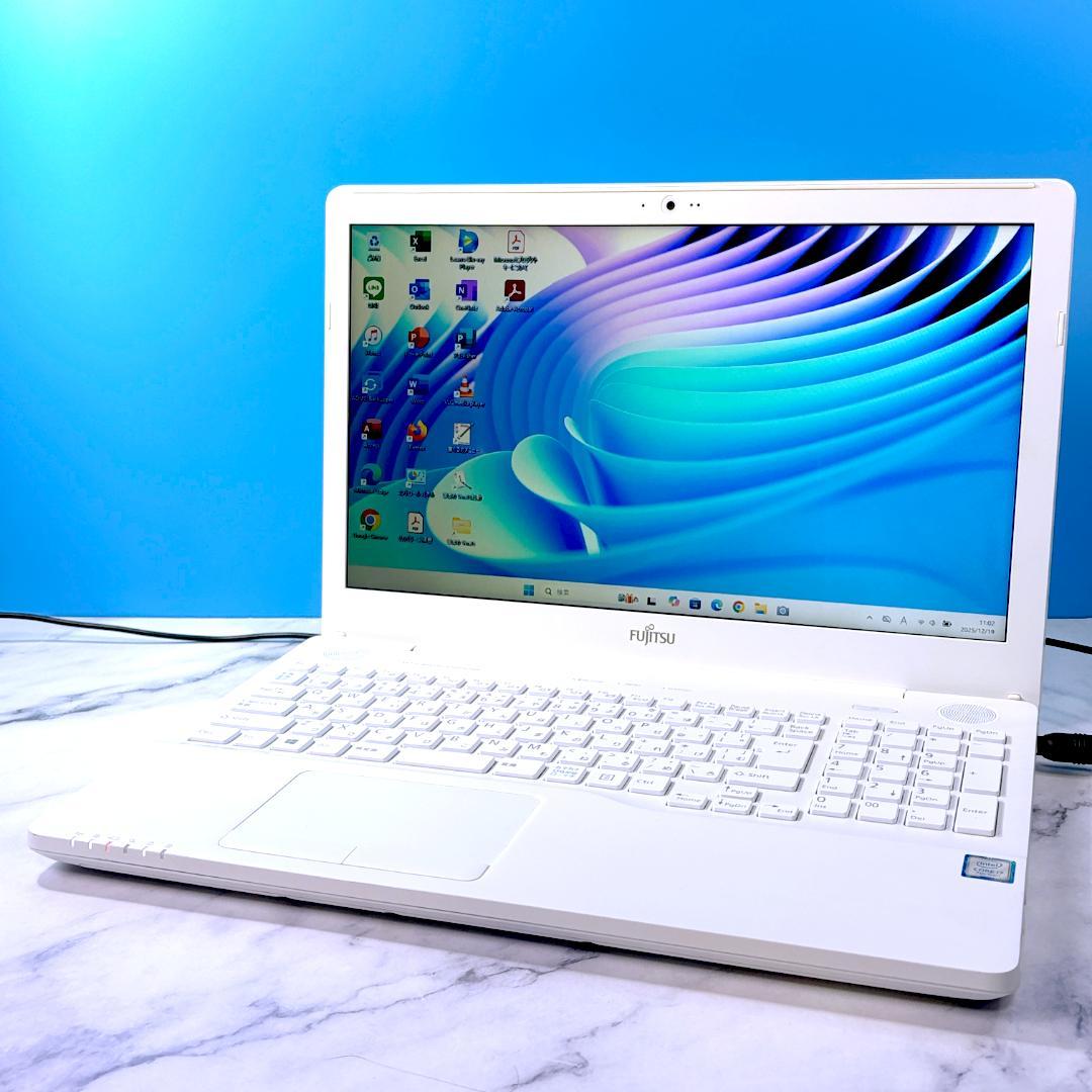 美品Corei7・16GB・SSD・Windows11・ホワイト ノートパソコン