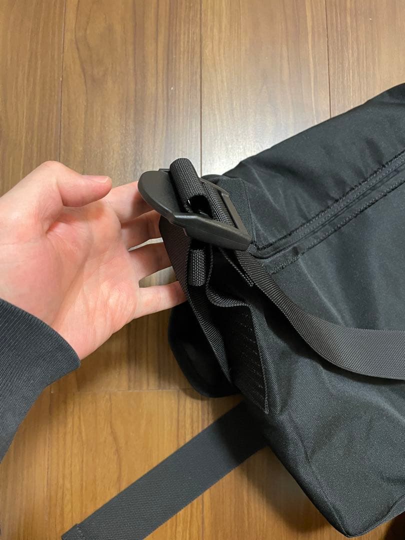 acne studiosメッセンジャーバッグ