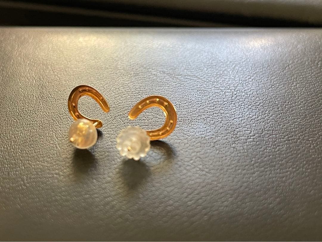 18金　ゴールド ホースシュー型 ピアス(両耳用)