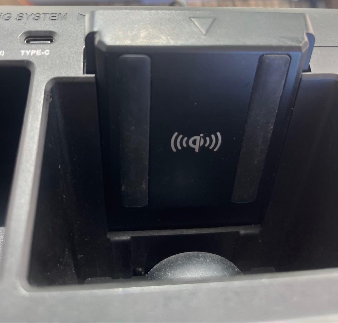 ランドローバー　ディフェンダー　ワイヤレス充電