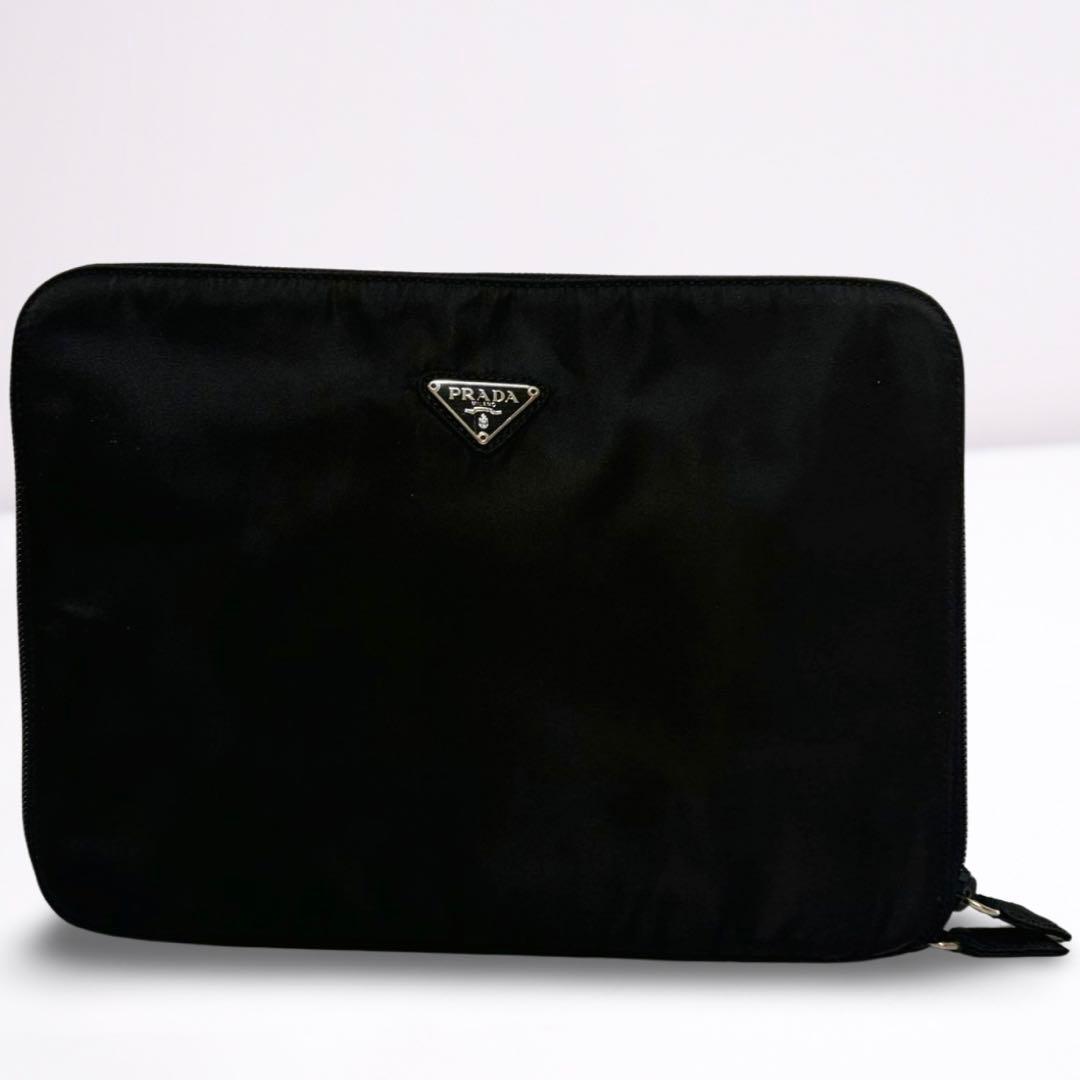 【正規品】プラダ PRADA ナイロン ジップポーチ 黒 三角ロゴ 男女兼用