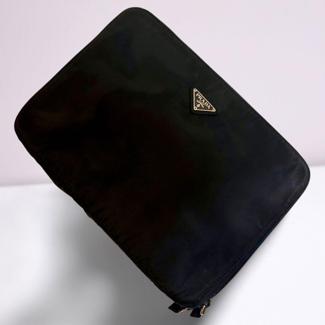 【正規品】プラダ PRADA ナイロン ジップポーチ 黒 三角ロゴ 男女兼用