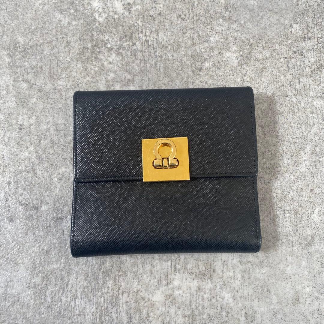 美品　フェラガモ　折り財布　ガンチーニ　サフィアーノレザー　ブラック　黒