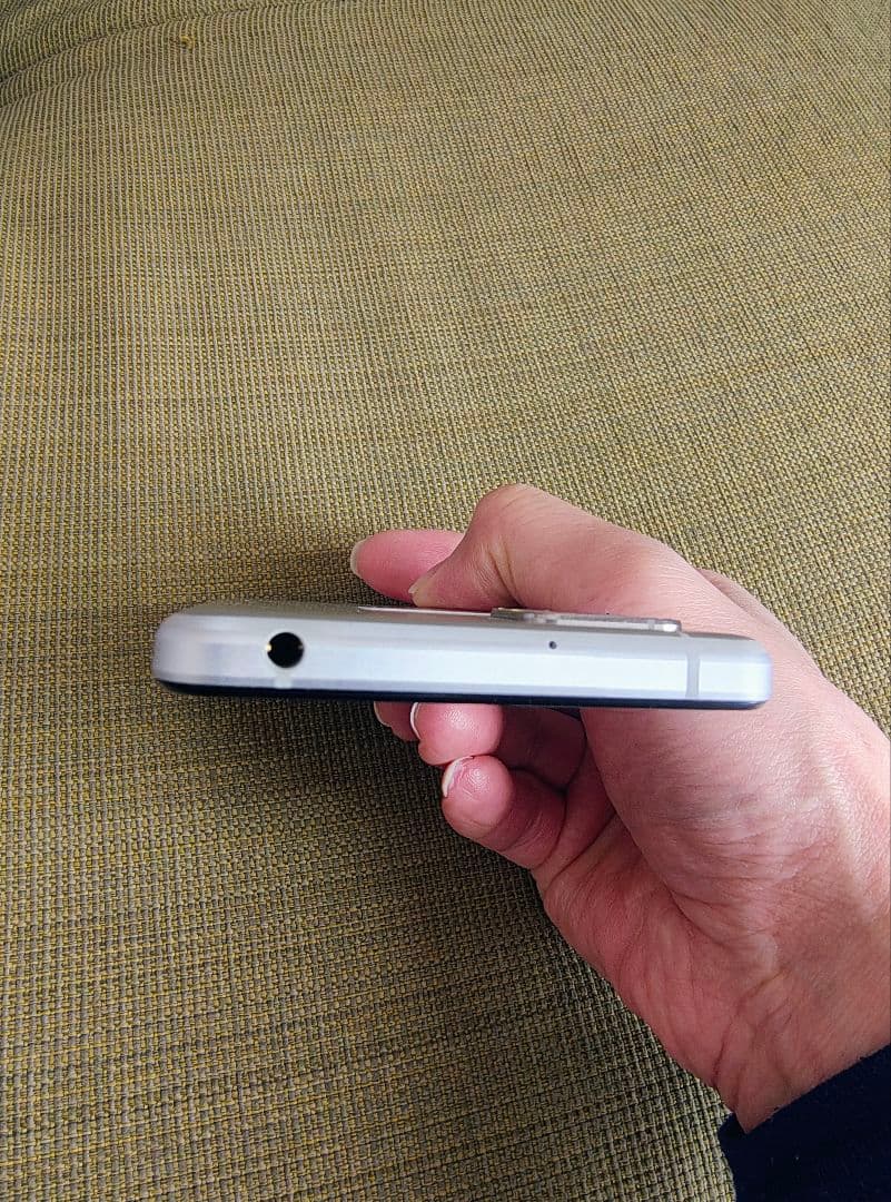 AQUOS sense4 SH-M15 本体　シルバー