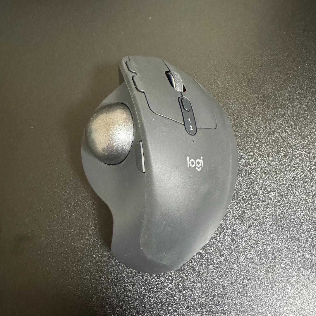 Logitech ワイヤレストラックボールマウス（ケース付き）