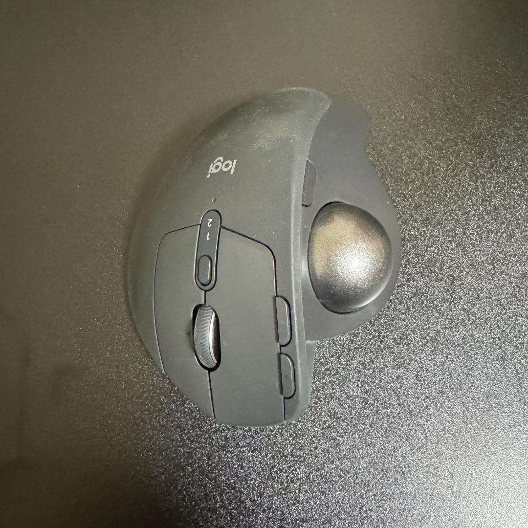 Logitech ワイヤレストラックボールマウス（ケース付き）