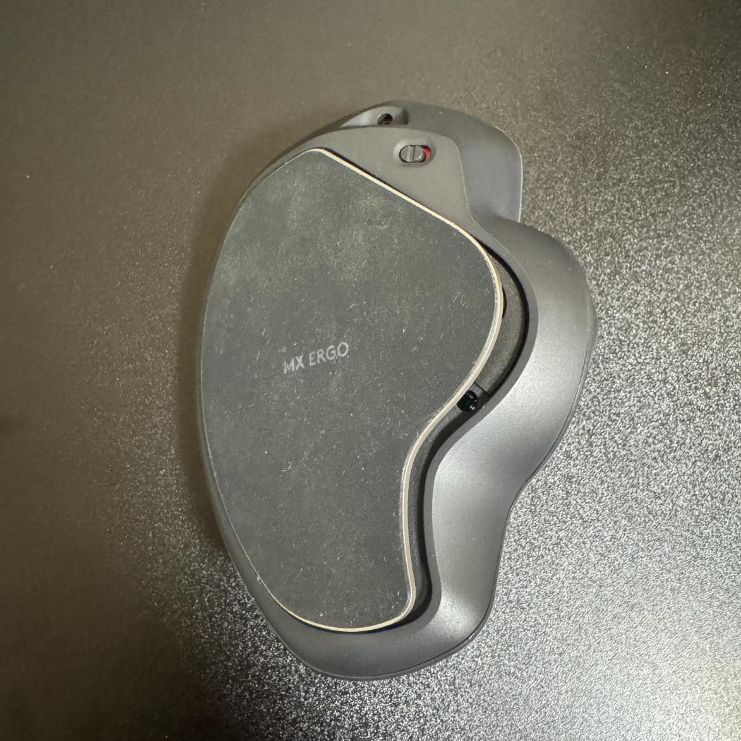 Logitech ワイヤレストラックボールマウス（ケース付き）